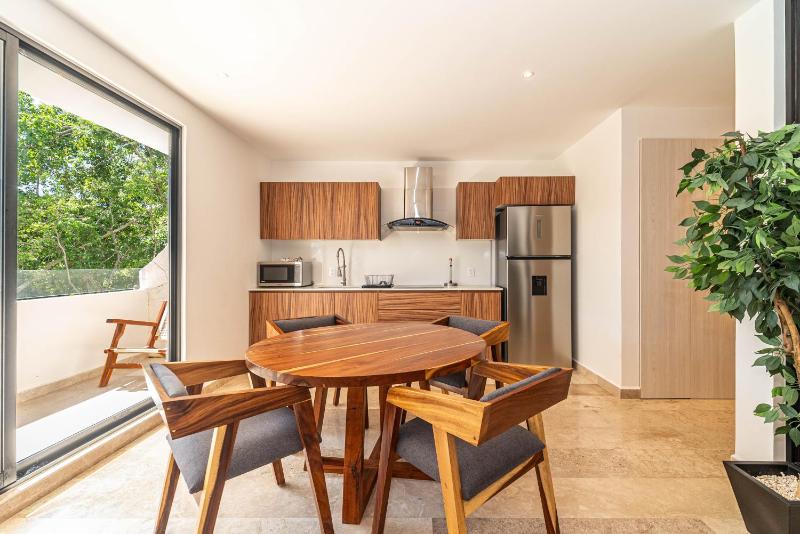 1 BD Suite with Private Balcony Rooftop Pool Gym - image 12
