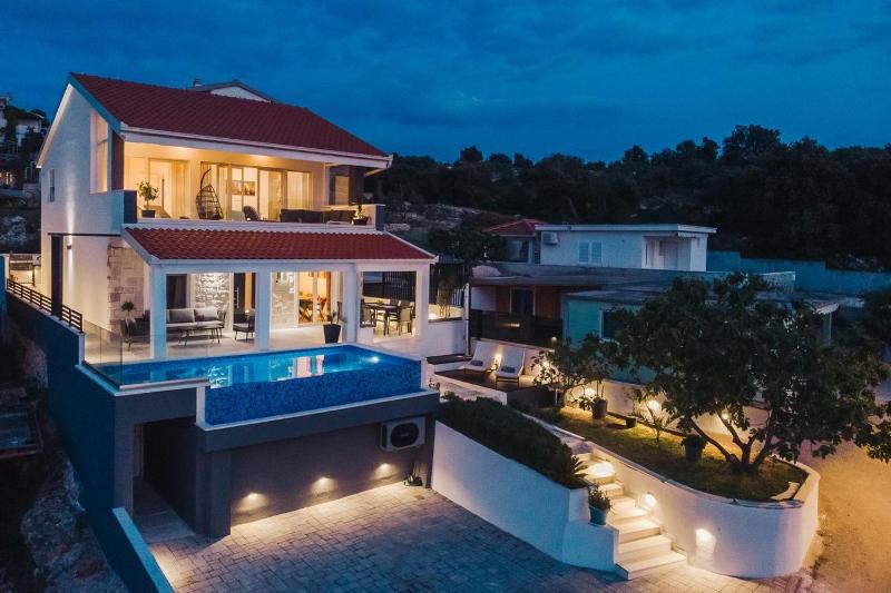 Seaside luxury villa with a swimming pool Razanj Rogoznica - 23572 - image 1