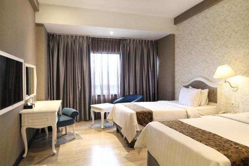 Superior Deluxe Twin Room image 1