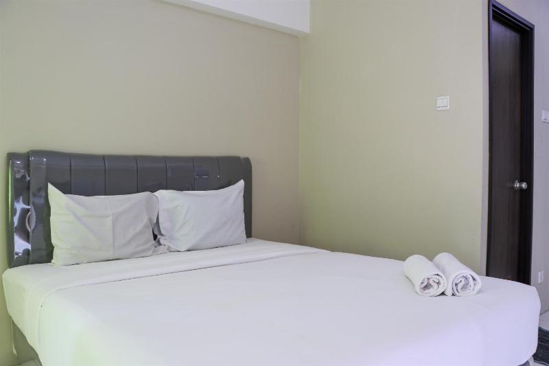 Simply Look Studio Room at Mont Blanc Bekasi Apartment By Travelio - image 1