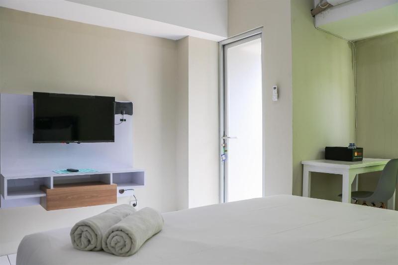 Simply Look Studio Room at Mont Blanc Bekasi Apartment By Travelio - image 8
