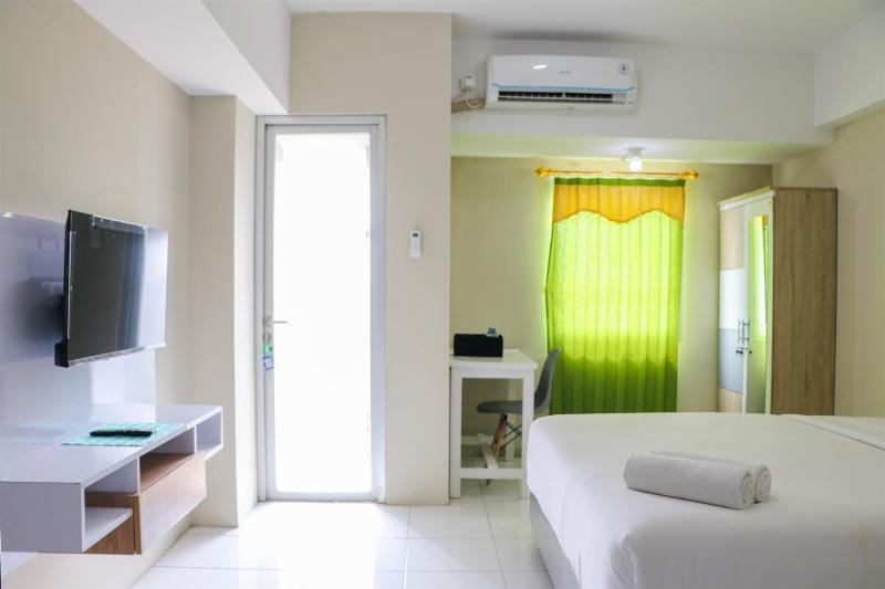 Simply Look Studio Room at Mont Blanc Bekasi Apartment By Travelio - image 2