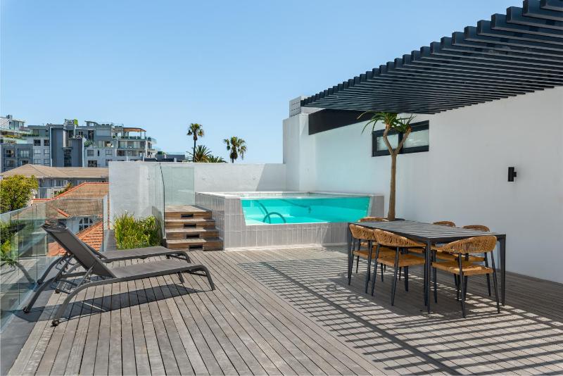 The Avant Luxury Apartments - image 2