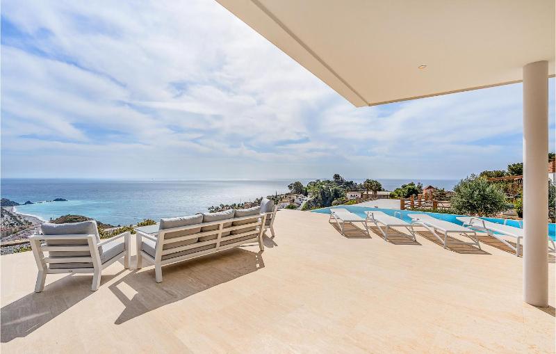 Luxurious Home In Granada - image 22
