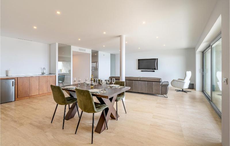 Luxurious Home In Granada - image 15