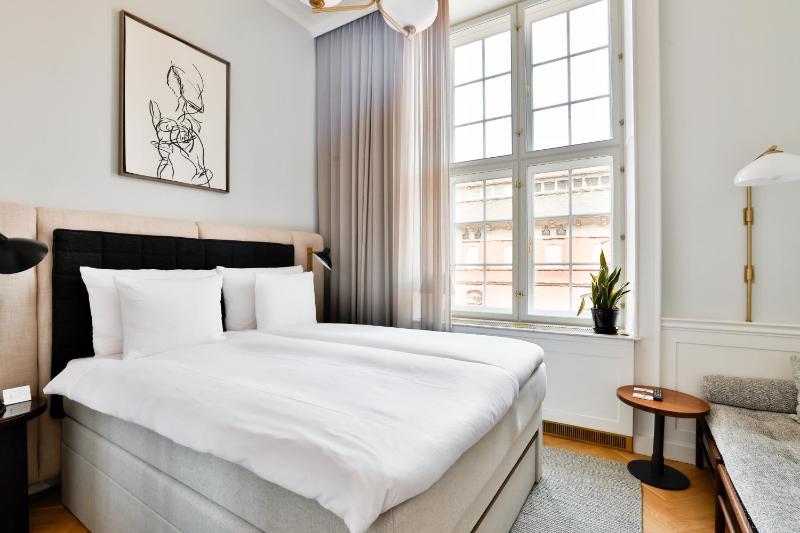 Standard Queen Room image 4