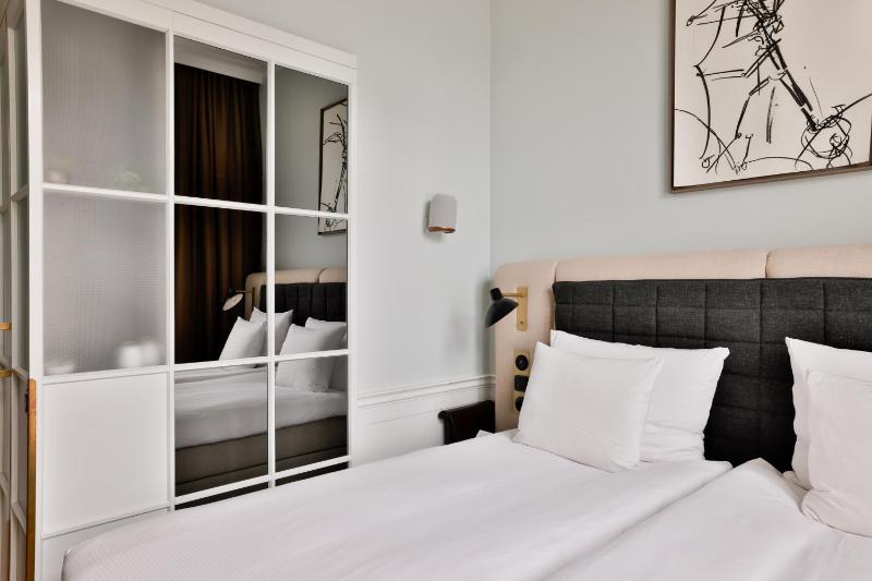 Standard Double Room image 4