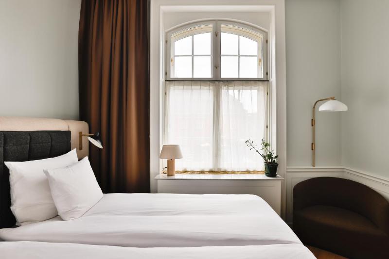 Standard Double Room image 3