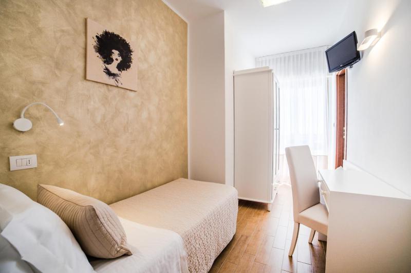 Standard Single Room image 1