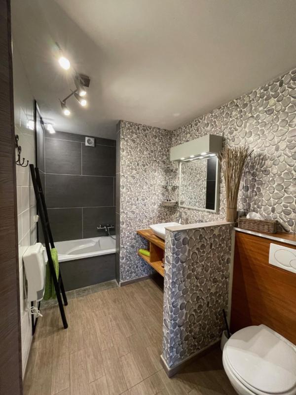 Double Room with Bath image 1