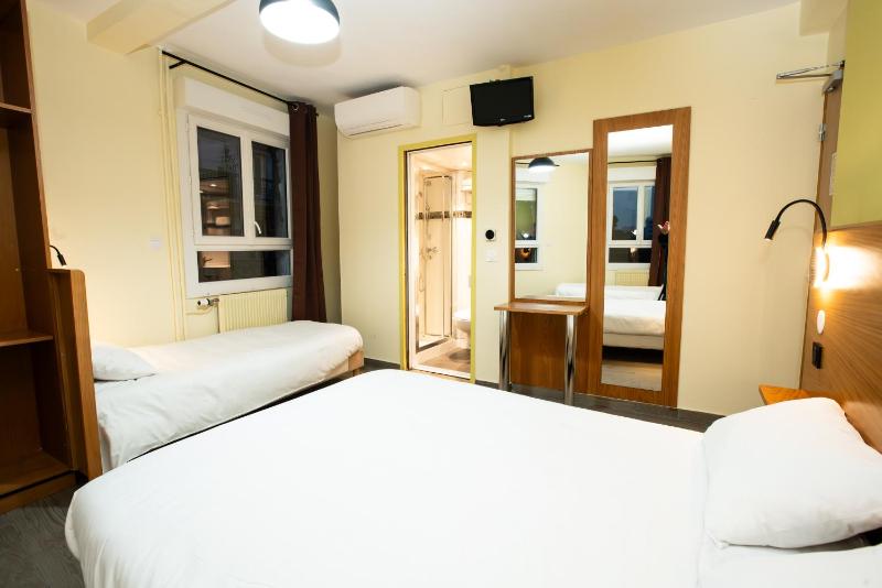 Quadruple Room image 1