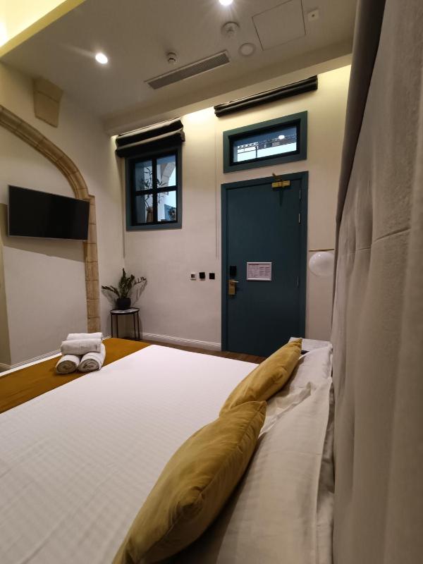 Double Room with Wheel chair access with windows facing the internal courtyard 3 image 1