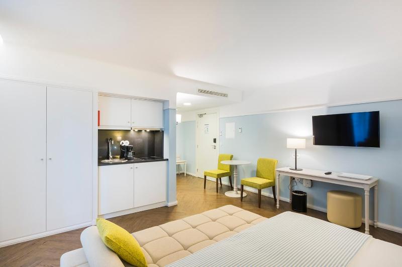 Deluxe Double Room - Disability Access image 1