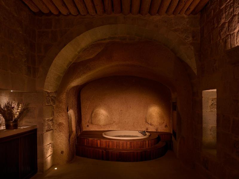Jacuzzi Suite image 1