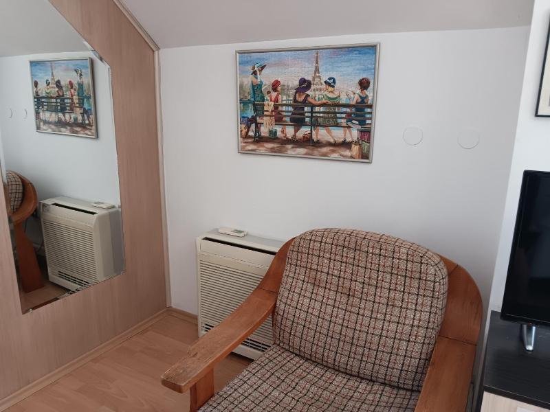 Central Park Studio - image 20