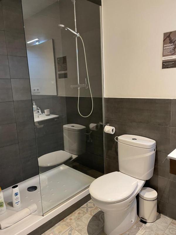 Double Room with Private Bathroom image 3