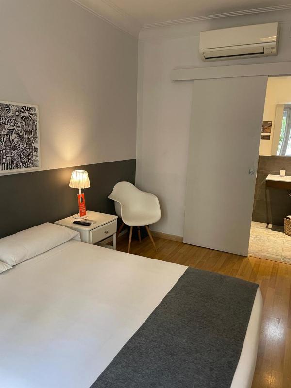 Double Room with Private Bathroom image 4