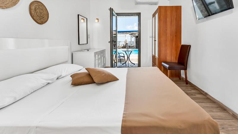 Double Room Sea View image 4