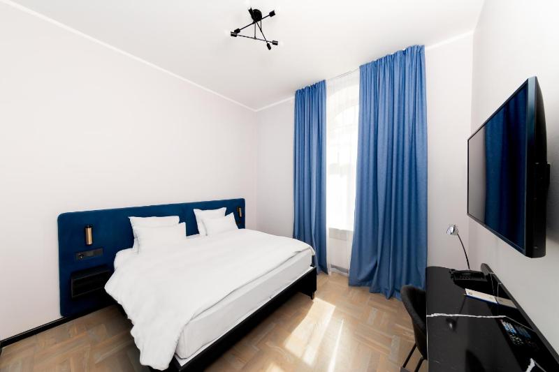 Executive Double Room with Sofa Bed image 4