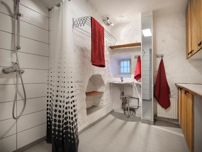 Historic Apartment with Private Garden in Old Town - image 11