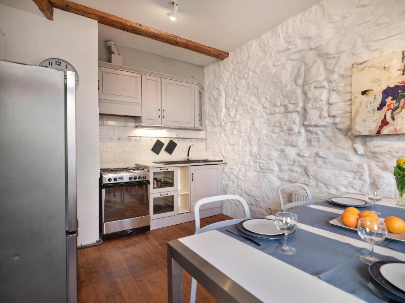 Historic Apartment with Private Garden in Old Town - image 9
