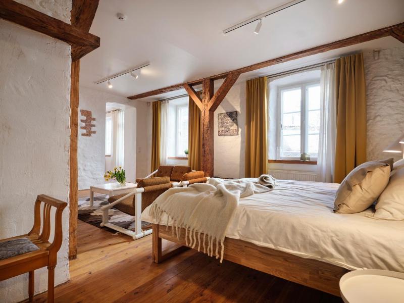 Historic Apartment with Private Garden in Old Town - image 13