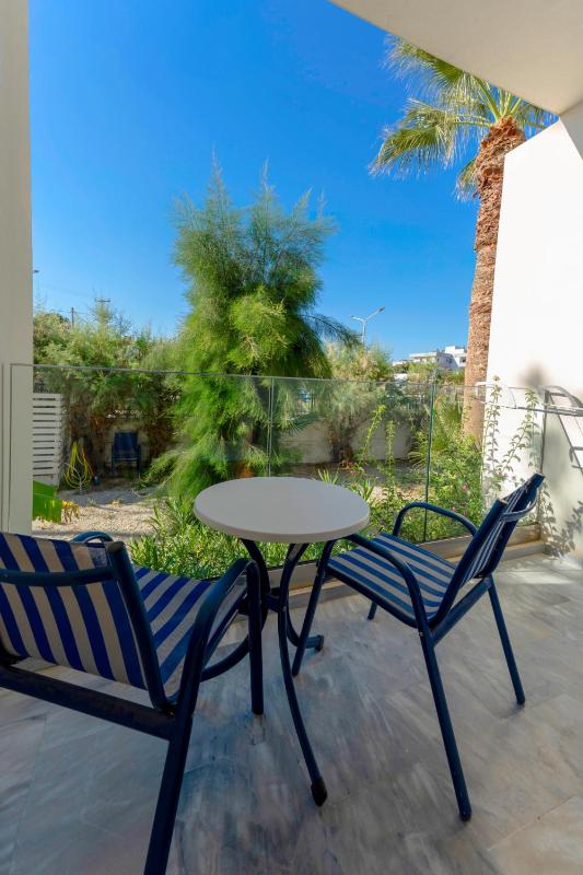 Triple Room Garden View image 4