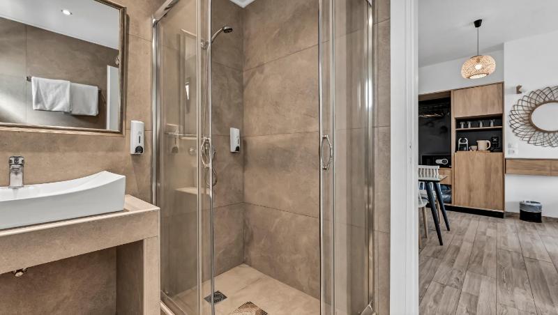 Junior Suite with Sea View image 3