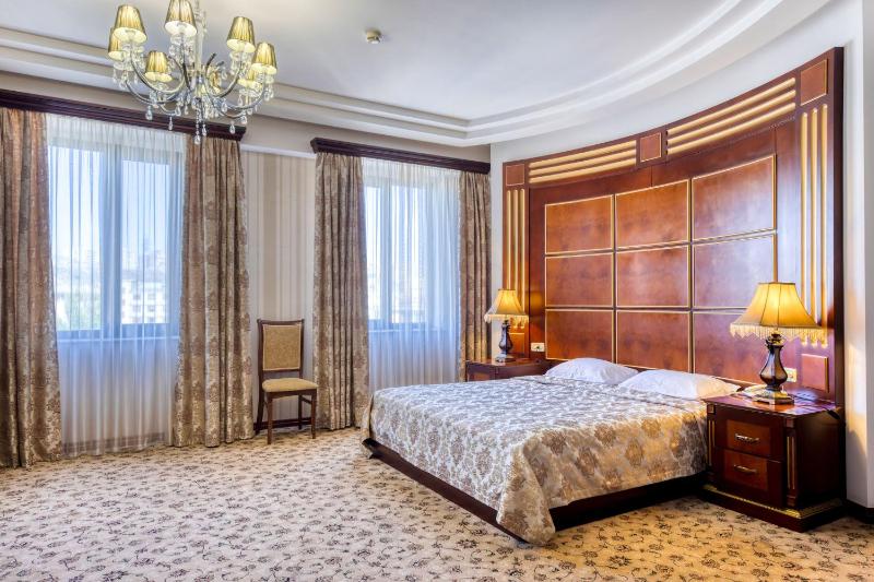 One-Bedroom Suite image 1
