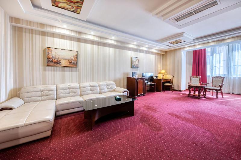 One-Bedroom Suite image 3