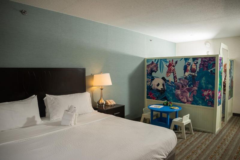 Family King Suite with Bunk Bed - Non-Smoking image 2