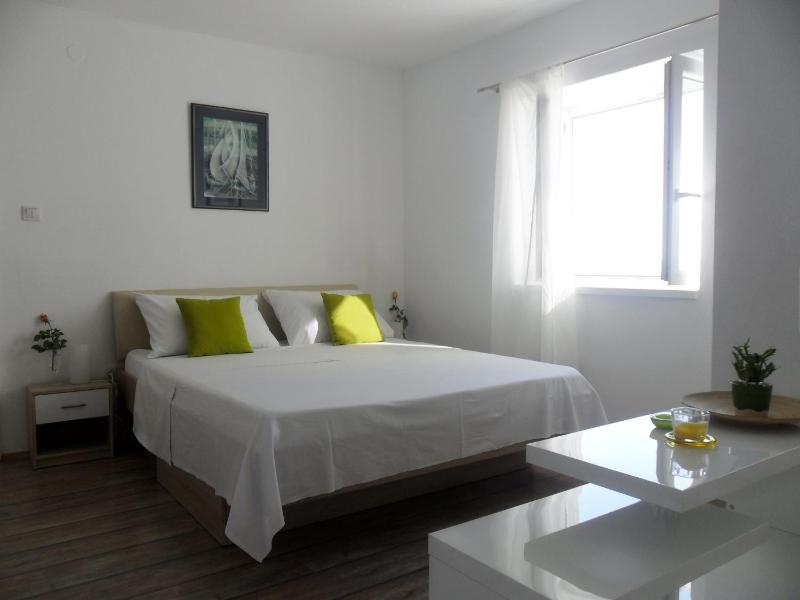 Studio Apartment with Sea View image 1