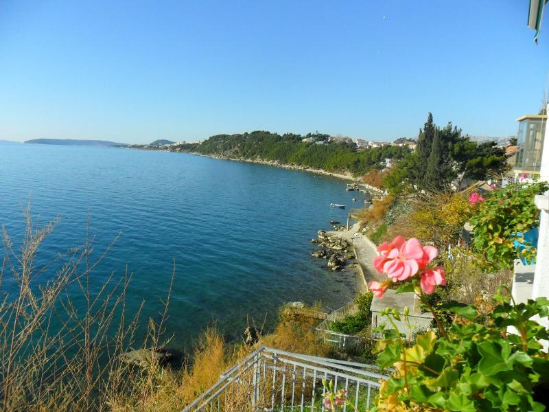 Studio Apartment with Sea View image 4