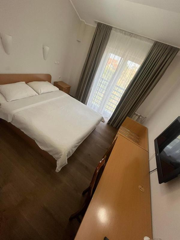 Double Room image 3