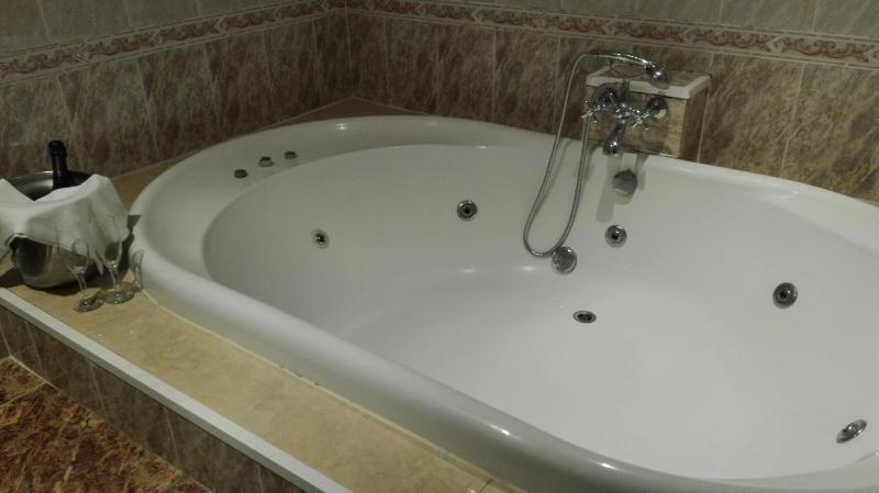 Suite with Hot Tub image 3