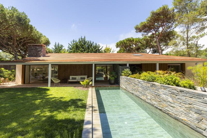 Havenwood Villa by Cadenzalux - image 1