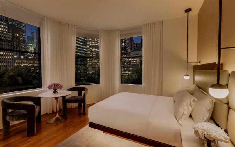 Deluxe Room with Park View image 2