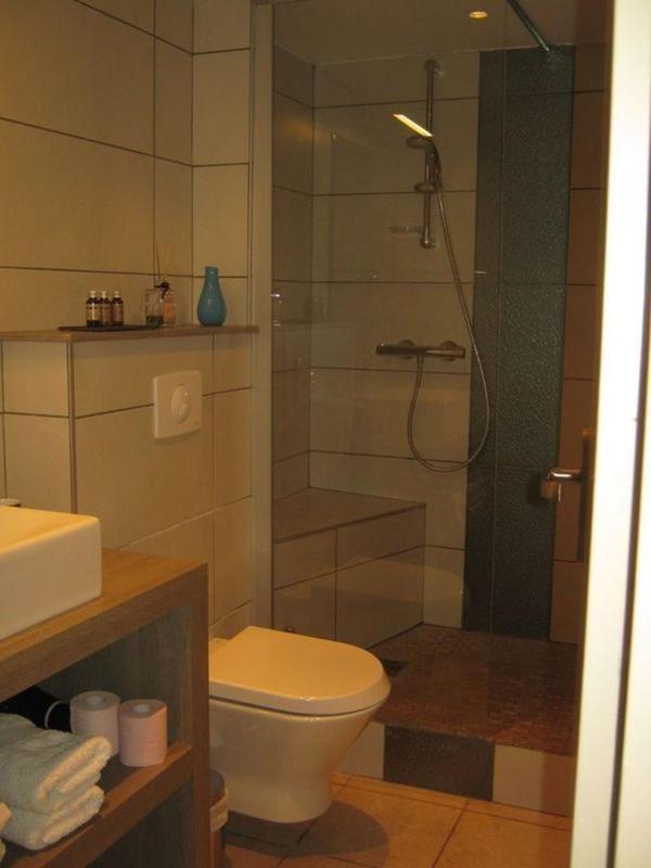 Standard Double Room image 4