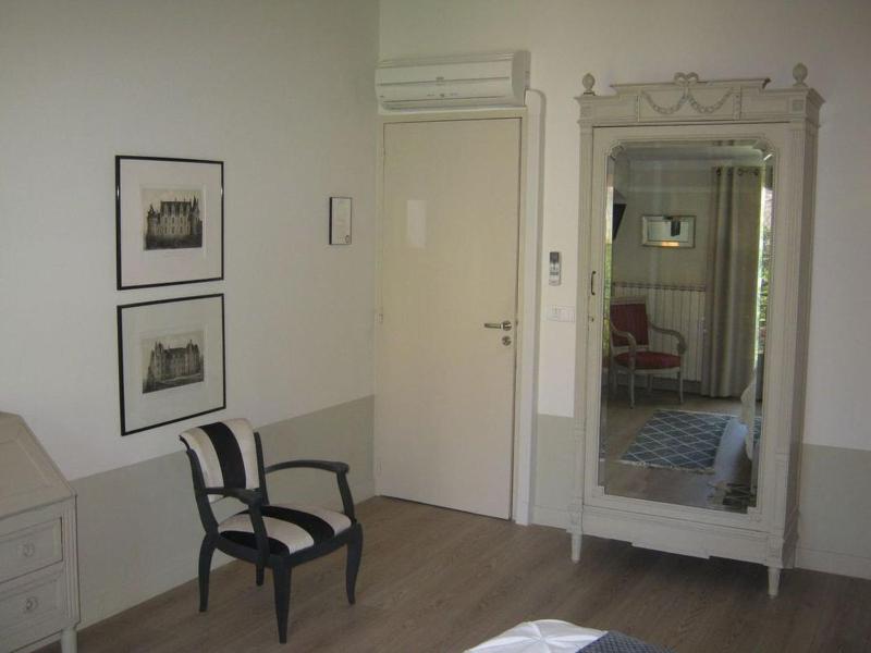 Twin Room with Shower image 2