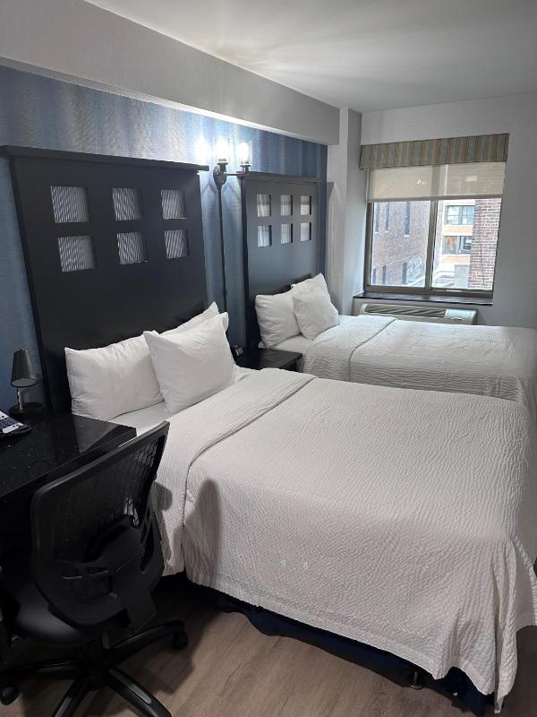 Double Room with Two Double Beds image 4
