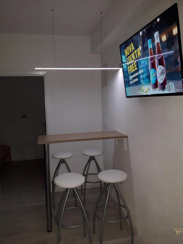 One-Bedroom Apartment image 2