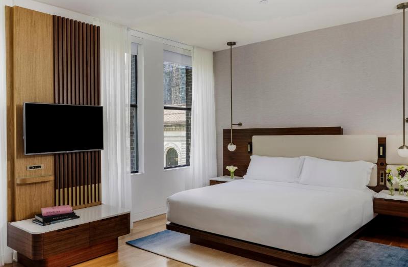 Junior Suite with Park View image 2
