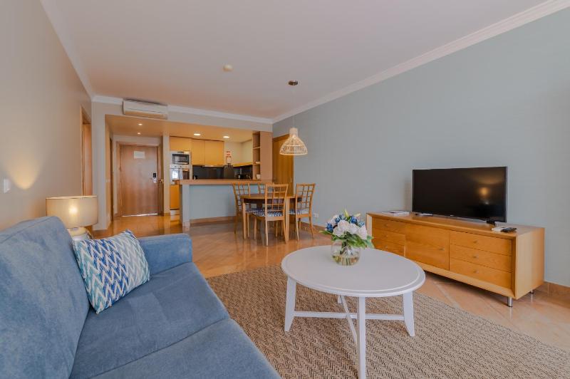 One-Bedroom Apartment image 2