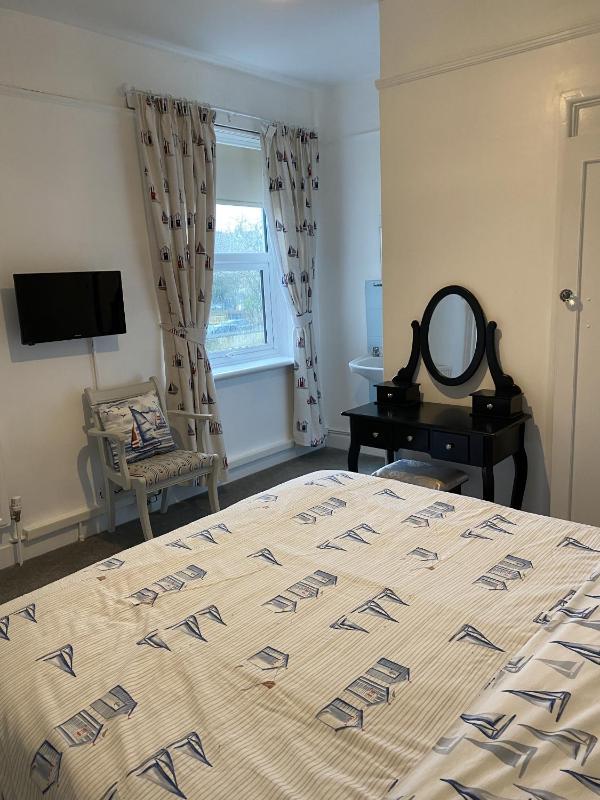 Large Double Room image 4