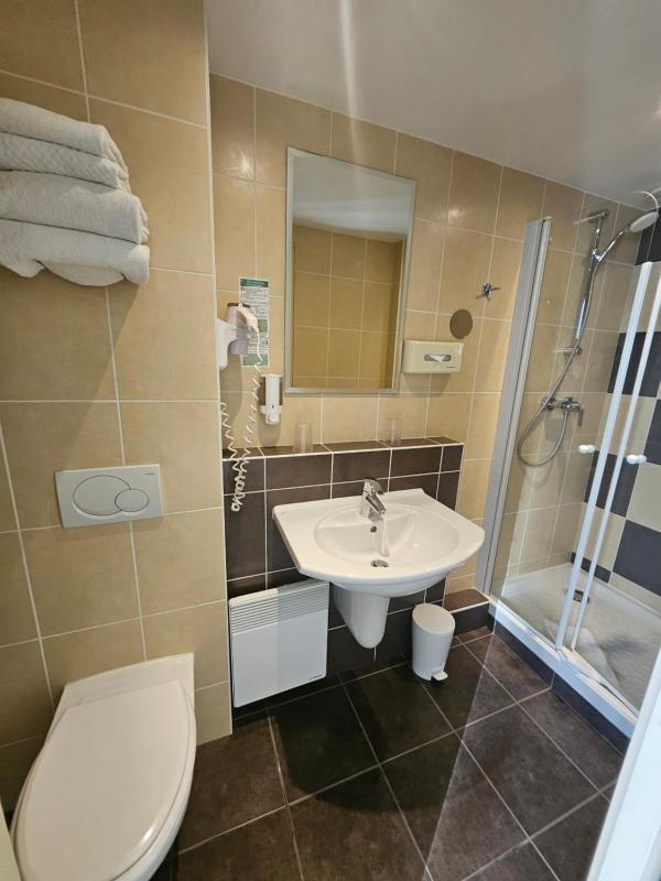 Superior Twin Room image 3