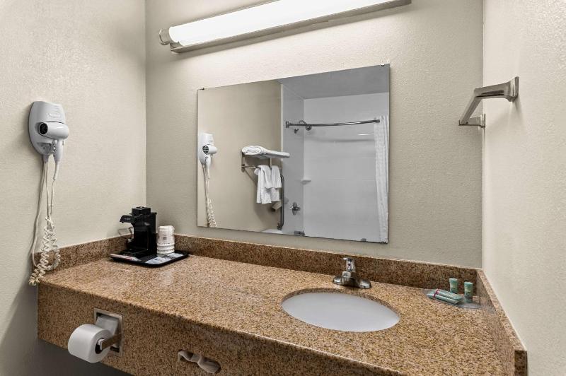 King Room with Spa Bath - Non-Smoking image 3