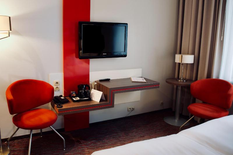 Standard Double or Twin Room image 4