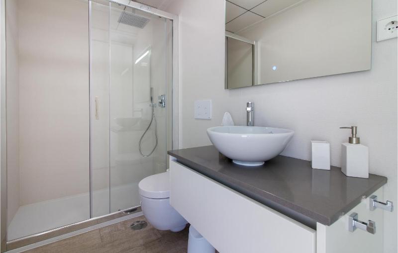 Five-Bedroom Holiday Home image 2