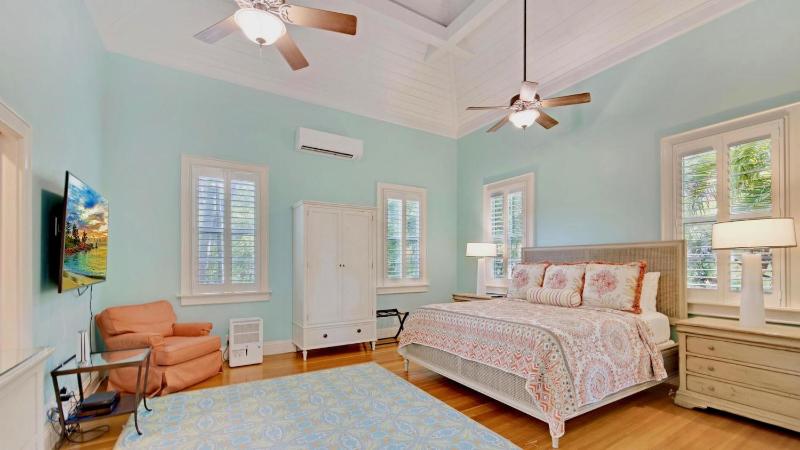 The Royal Compound by Last Key Realty - image 10