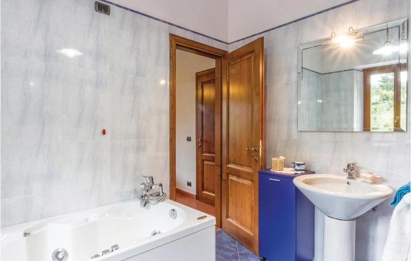 Four-Bedroom Holiday Home image 3